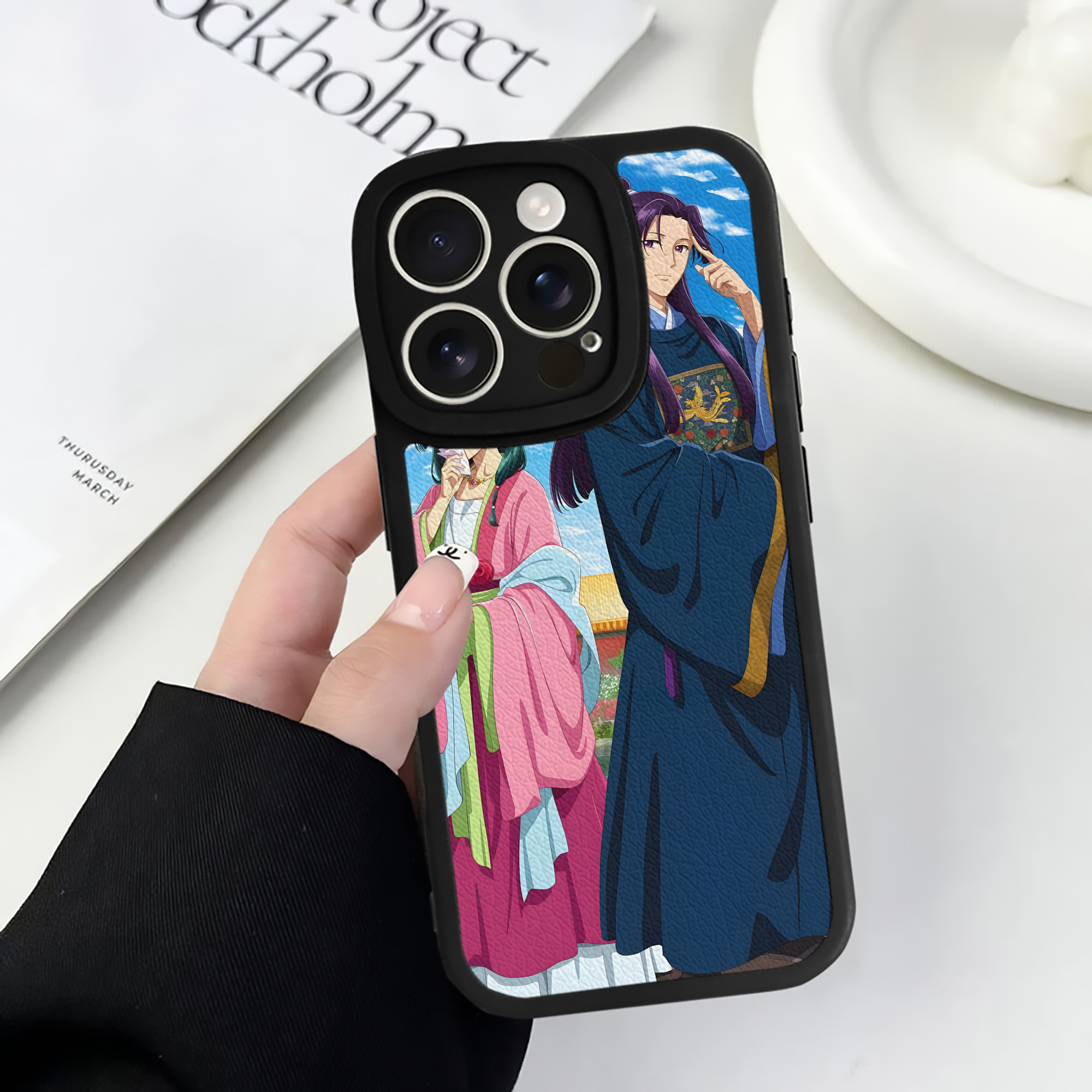 （画像用） 薬屋のひとりごと The Apothecary Diaries 【iPhone 16シリーズ対応】シリコンスマホケース（レザー調） 材質：シリコン